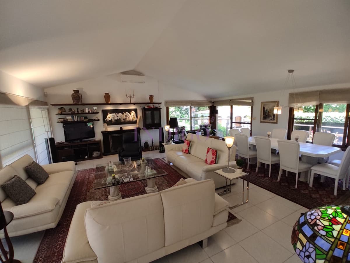 Hermosa y amplia casa en la mansa, Piscina y Parillero, parque cerrado y grande! - Indigo Propiedades