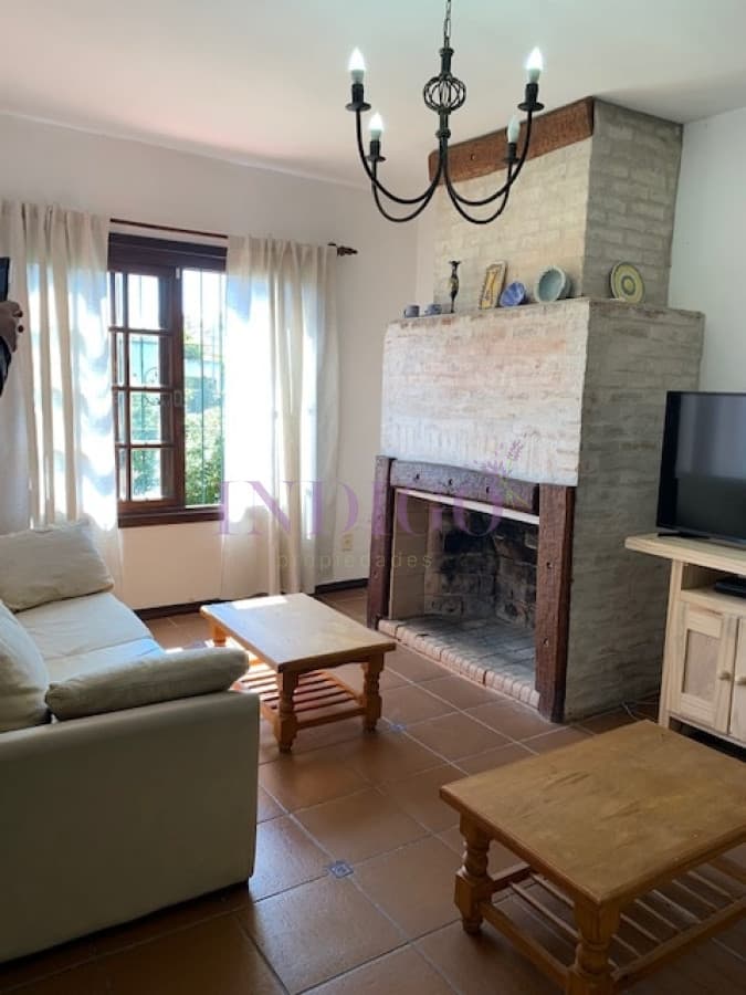 Casa con piscina y parrillero en Manantiales, 3 dormitorios y 2 Baños - Indigo Propiedades