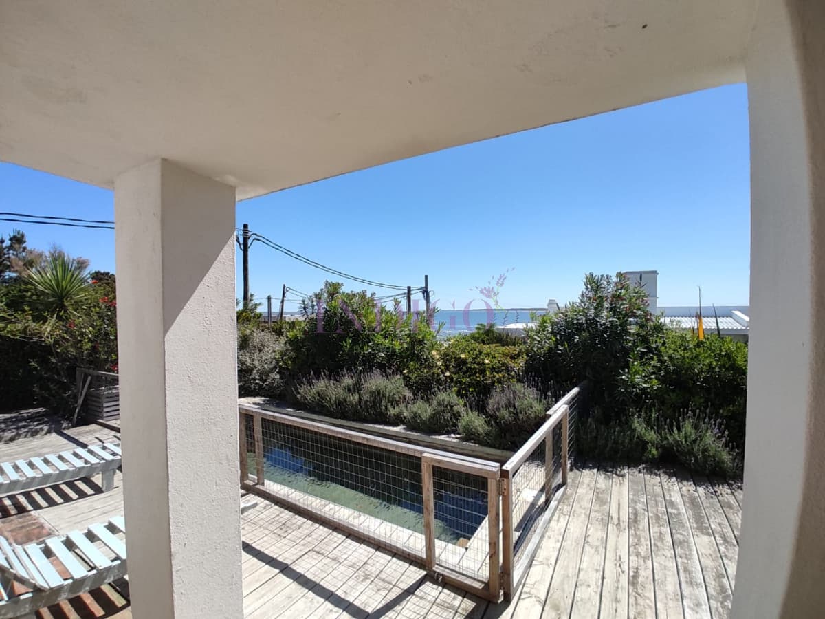 Casa en el Pueblo de José Ignacio, Piscina y Amplio Parrillero, 4 Dormitoritos mas dependencia y cochera. - Indigo Propiedades
