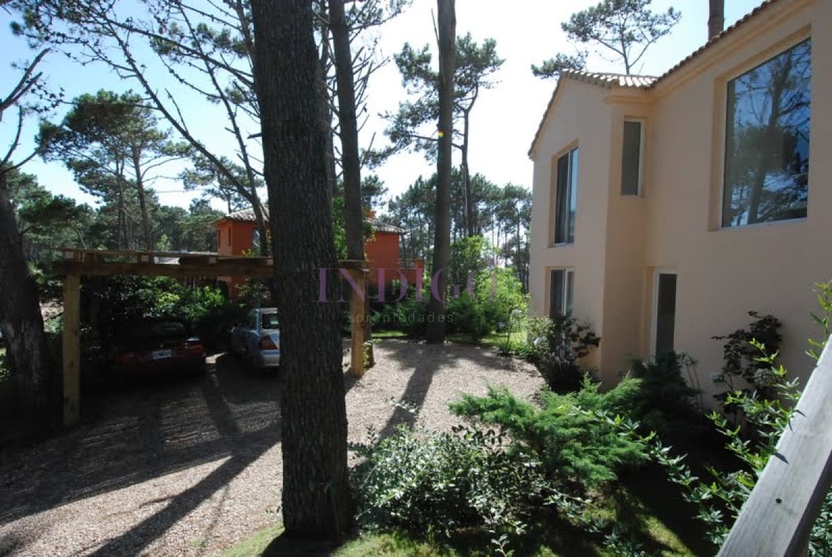 Laguna blanca, casa de 5 dormitorios y dependencia - Indigo Propiedades