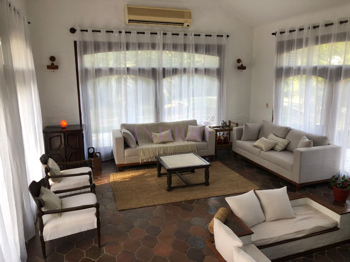 Amplia casa en Punta del Este, parrillero y piscina! - Indigo Propiedades