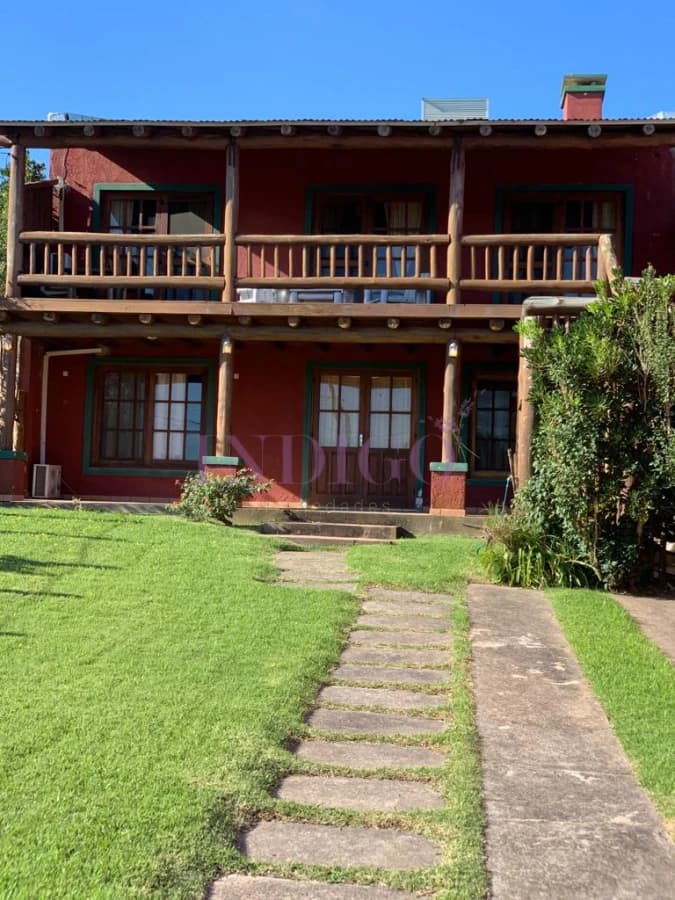 Amplia casa en Alto de Punta Piedras, con vista y a pasos del mar - Indigo Propiedades