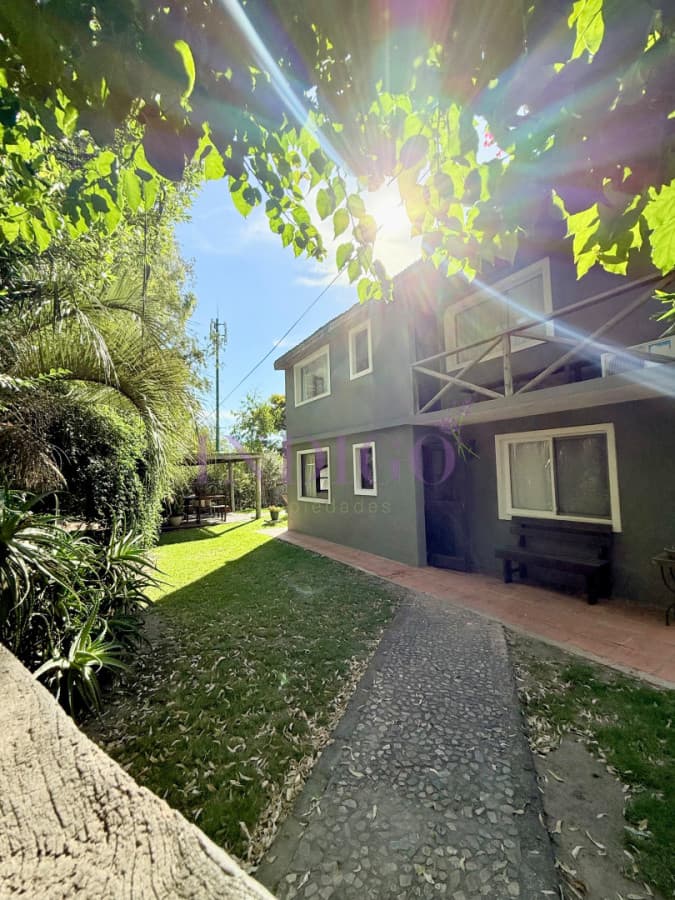 Casa en el tesoro con piscina y parrillero - Indigo Propiedades