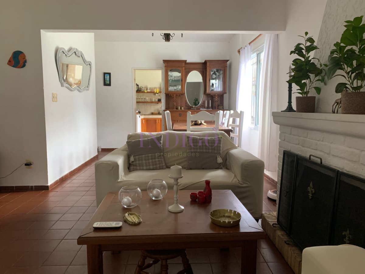 Casa a pasito de todo en la Barra, 3 dormitorios con 2 baños con mucho jardin  - Indigo Propiedades