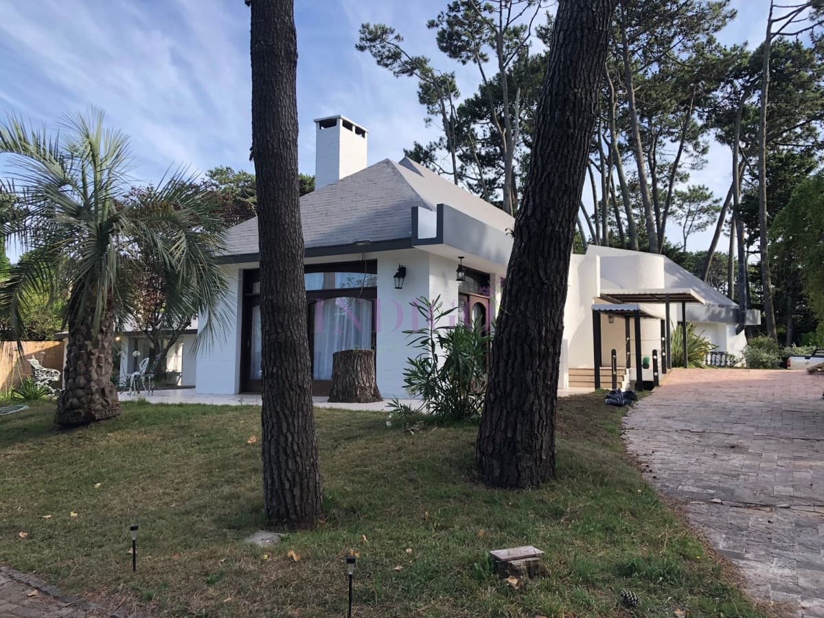 Amplia casa en Punta del Este, parrillero y piscina! - Indigo Propiedades