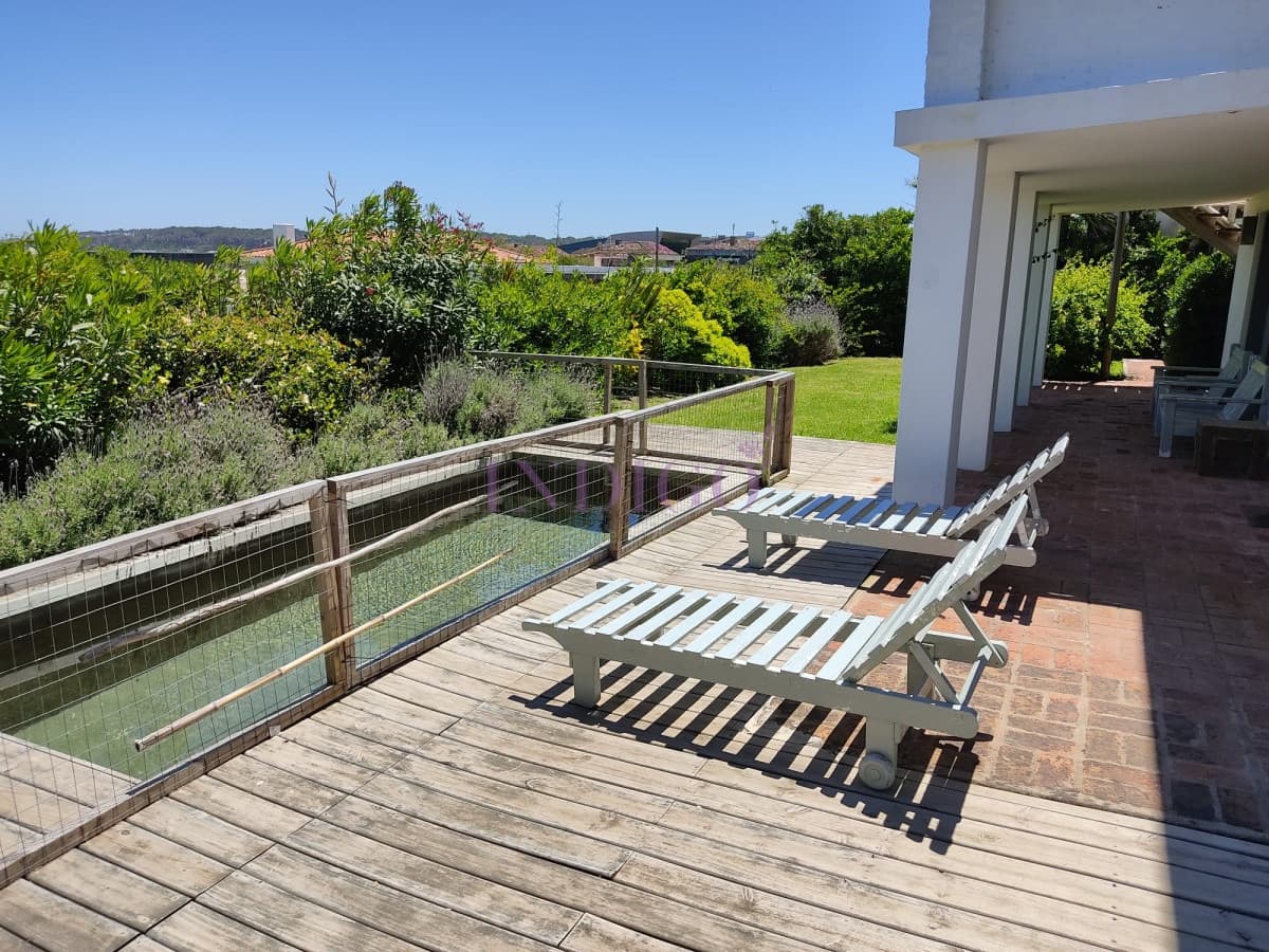 Casa en el Pueblo de José Ignacio, Piscina y Amplio Parrillero, 4 Dormitoritos mas dependencia y cochera. - Indigo Propiedades