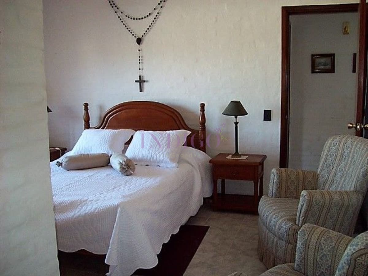Casa en alquiler en pleno Manantiales, 3 dormitorios mas dependencia de servicio. - Indigo Propiedades