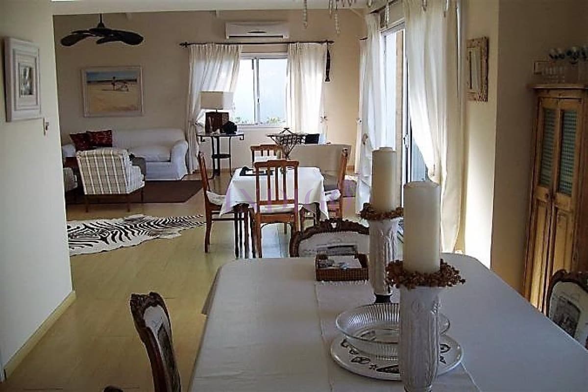 Casa en venta y  alquiler frente al mar en  Montoya, 4 dormitorios . - Indigo Propiedades