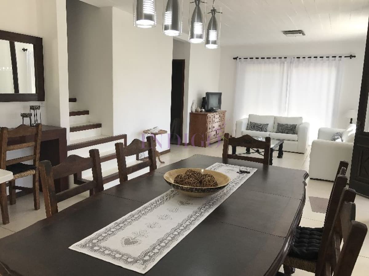 Casa en Montoya de  4 dormitorios en alquiler. - Indigo Propiedades