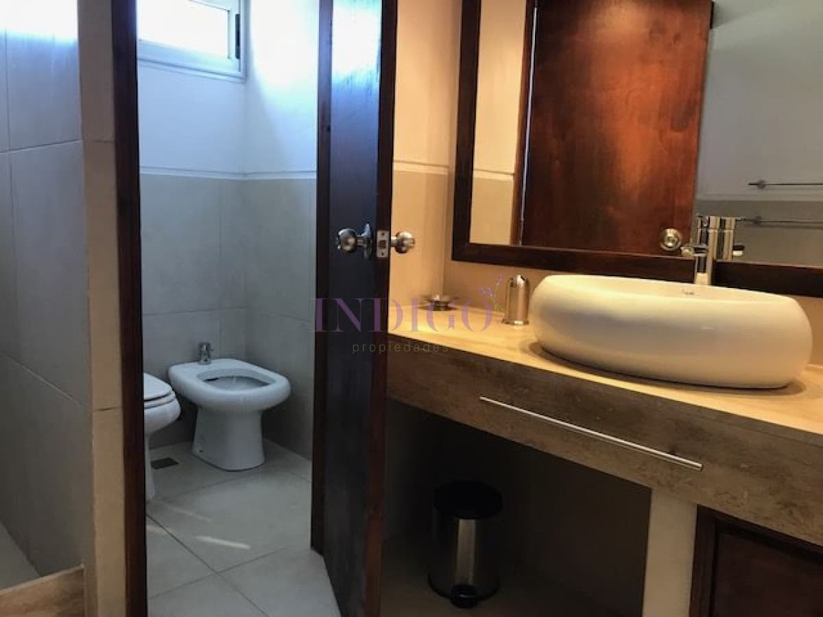 Casa en Montoya de  4 dormitorios en alquiler. - Indigo Propiedades