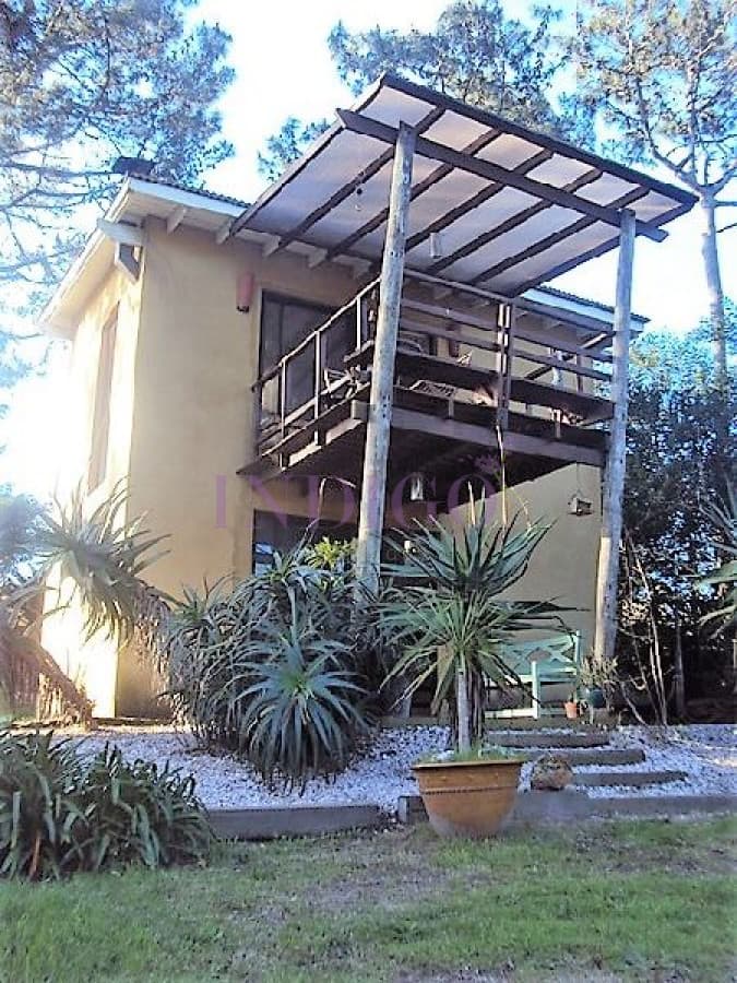 Casa en alquiler en Montoya, a metros del mar. - Indigo Propiedades