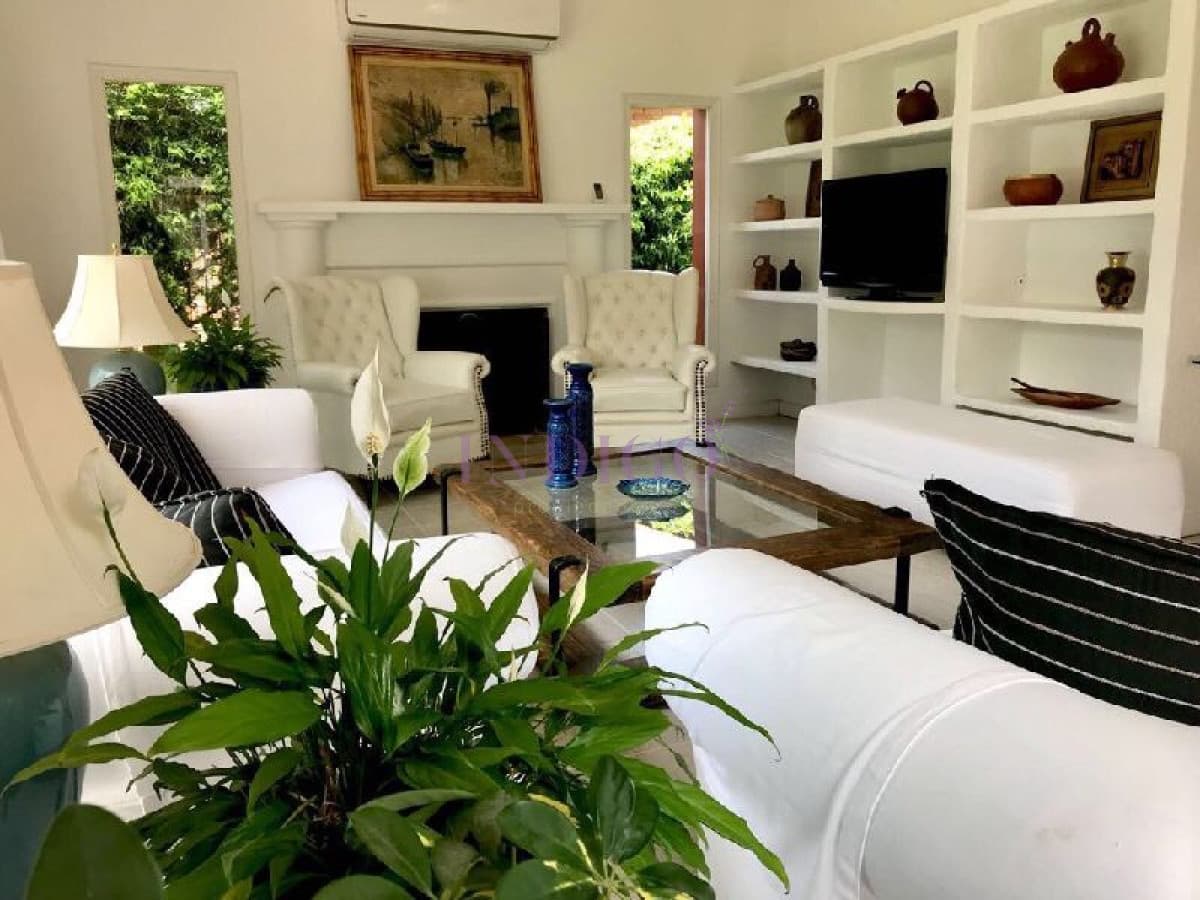 Casa en alquiler a pasitos de la playa Brava, 4 dormitorios mas dependencia de servicio. - Indigo Propiedades