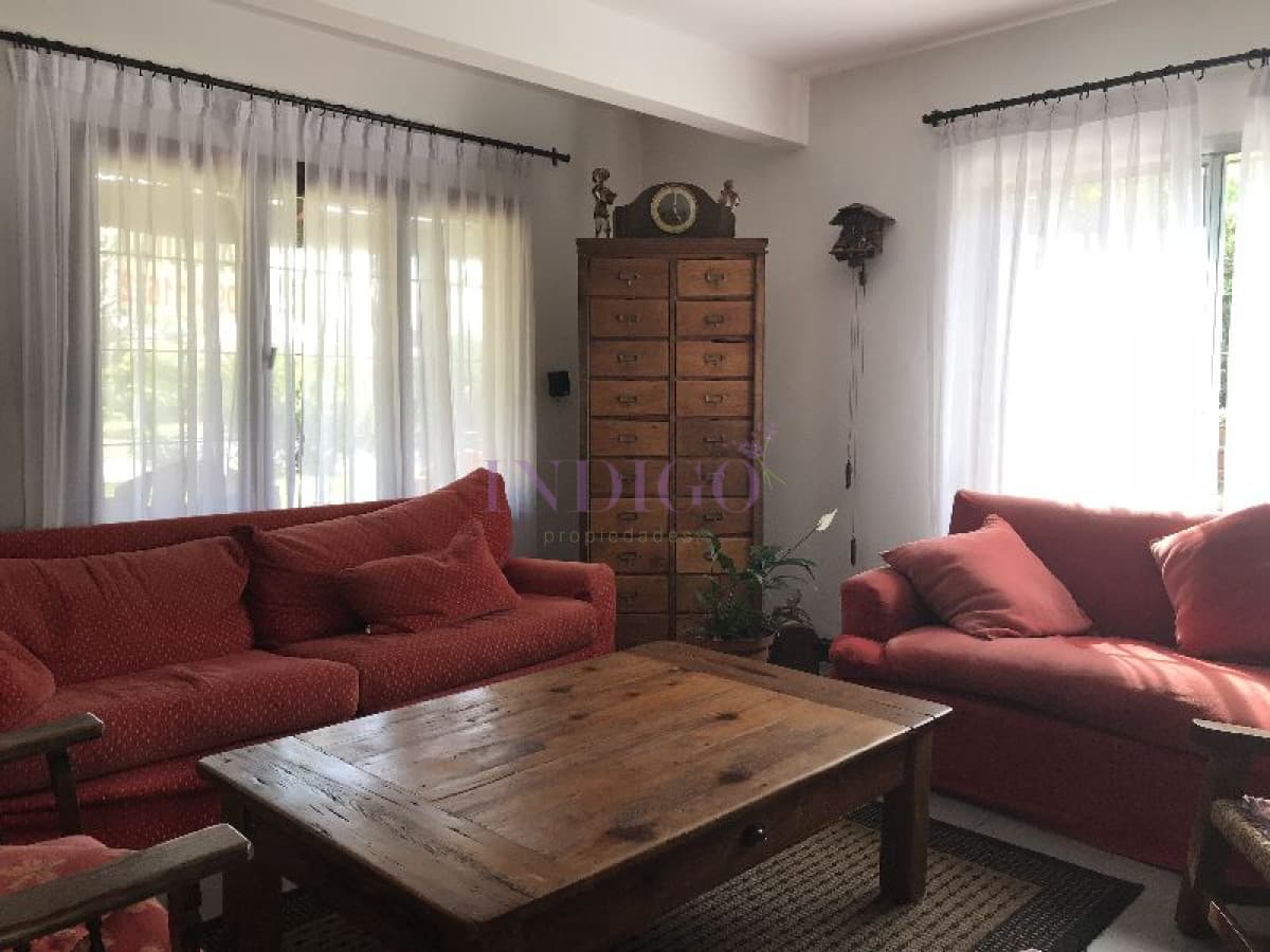 Muy linda casa en alquiler en playa Mansa, 4 dormitorios . - Indigo Propiedades