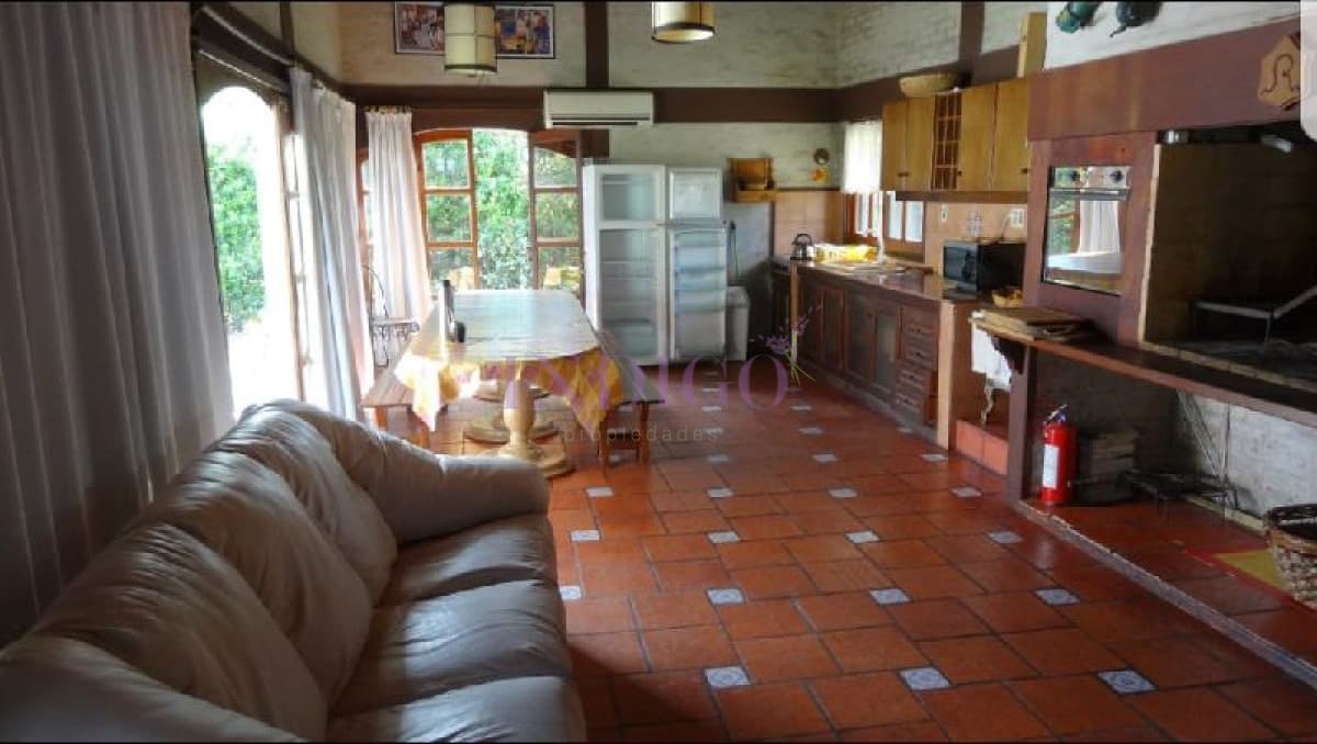 Casa en alquiler  barrio Deauville, 6 dormitorios . - Indigo Propiedades