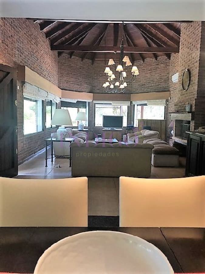 Casa en Mansa, 4 dormitorios * - Indigo Propiedades
