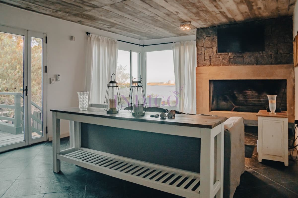 Casa en Santa Mónica con parrillero y piscina, 3 dormitorios y 2 baños - Indigo Propiedades
