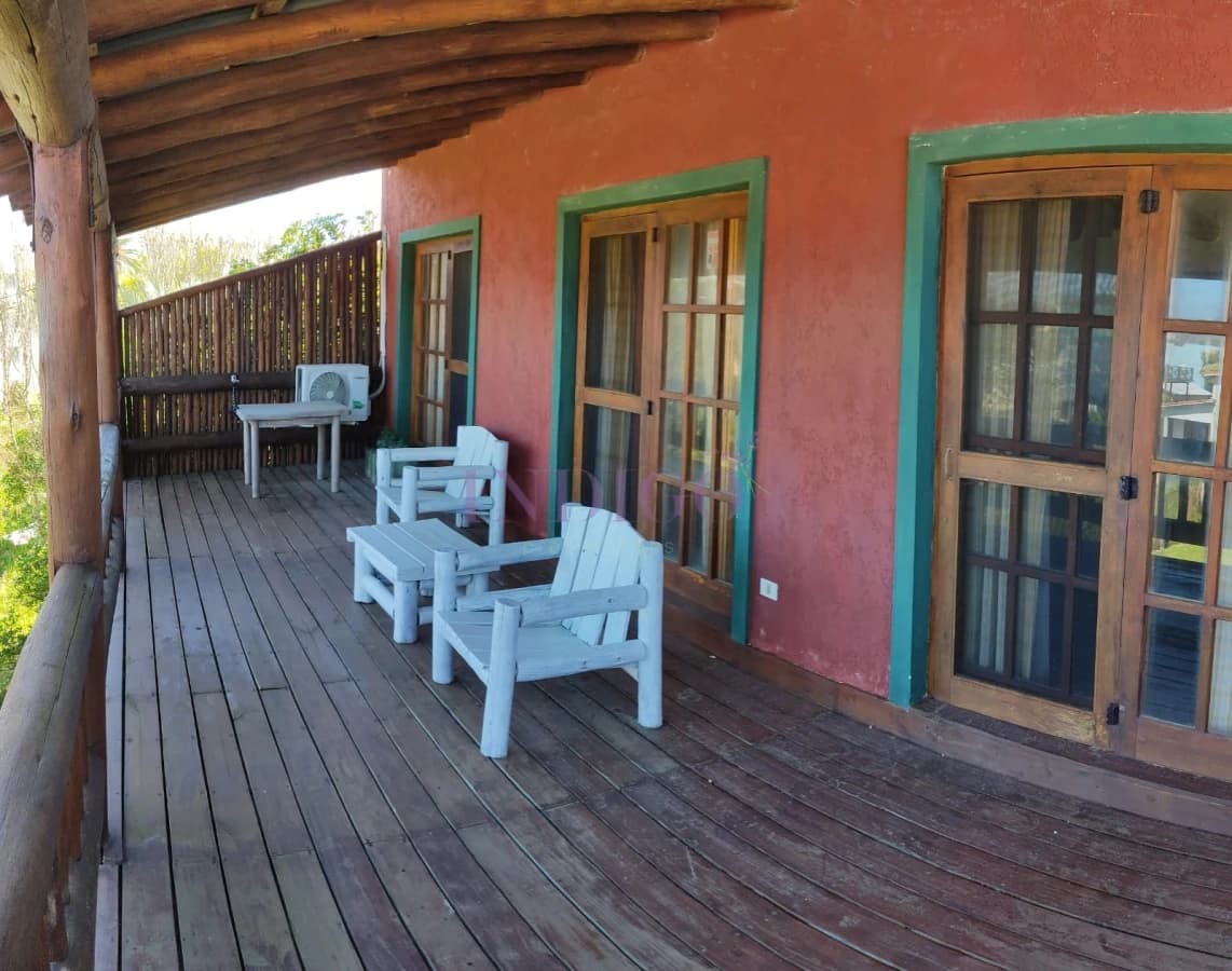 Amplia casa en Alto de Punta Piedras, con vista y a pasos del mar - Indigo Propiedades