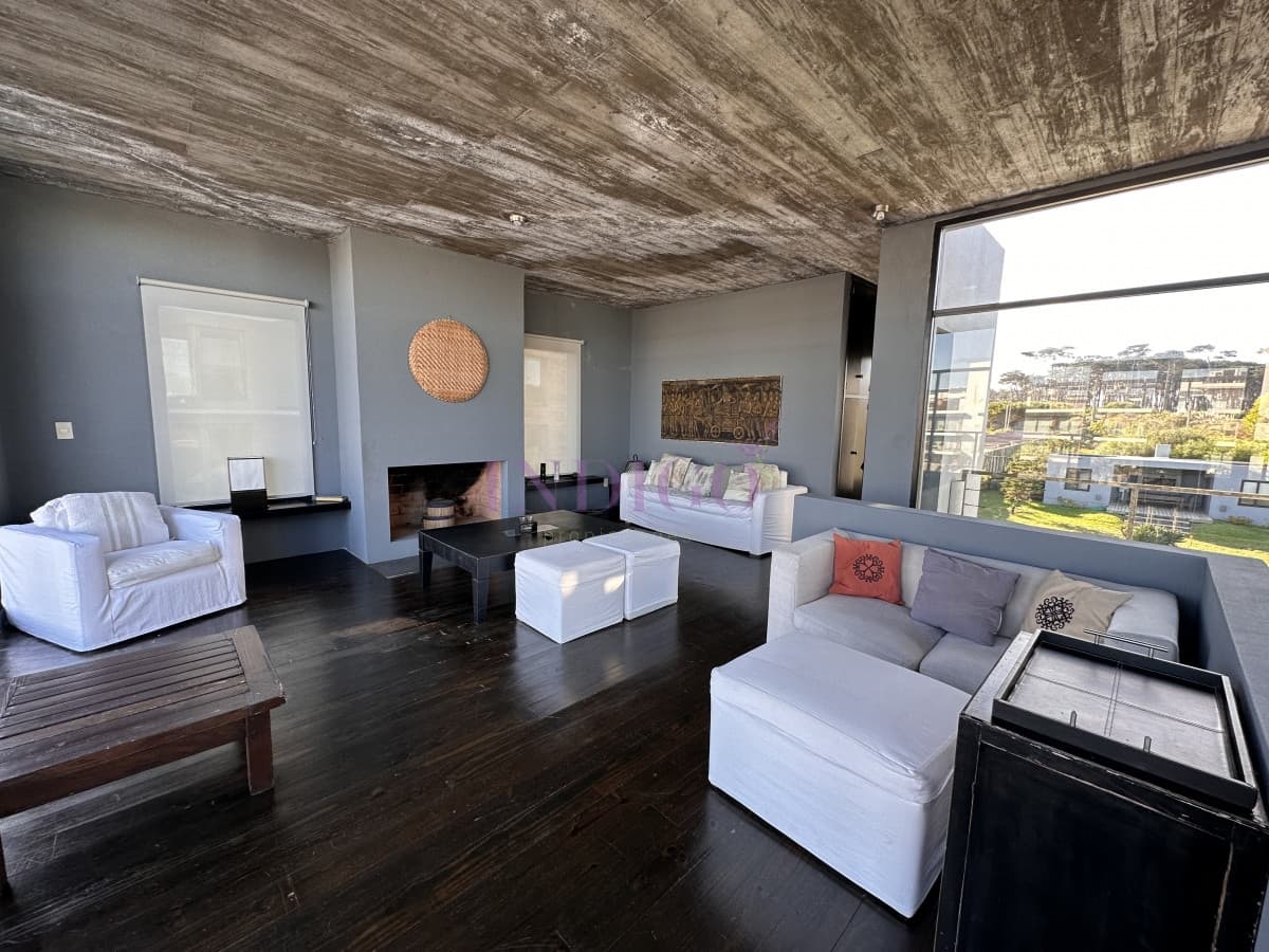 Casa en alquiler en Manantiales 3 dorm y dependencia con piscina - Indigo Propiedades
