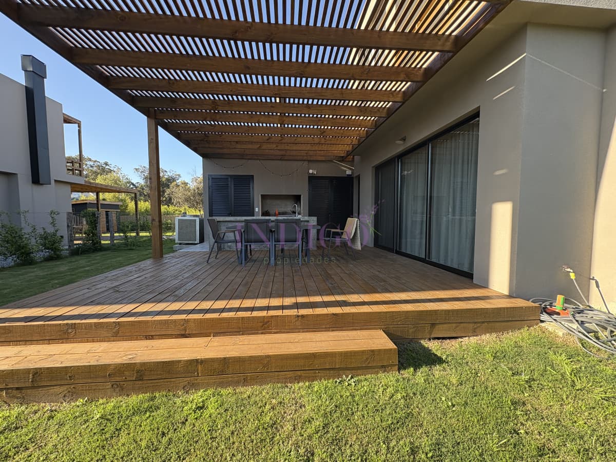Casa en alquiler La barra, 3 dorm, 3 baños, parrillero. - Indigo Propiedades