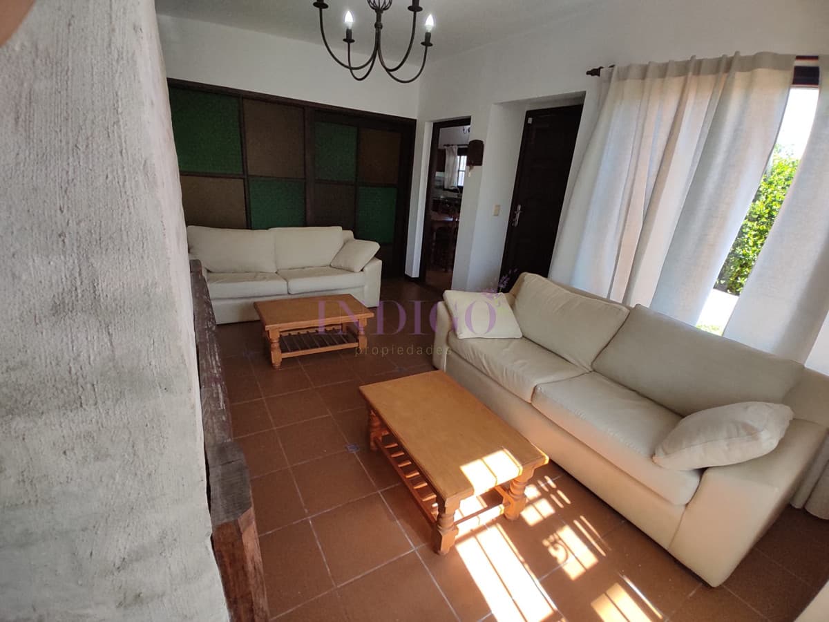 Casa con piscina y parrillero en Manantiales, 3 dormitorios y 2 Baños - Indigo Propiedades