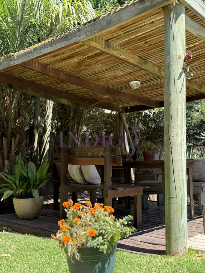 Casa en el tesoro con piscina y parrillero - Indigo Propiedades