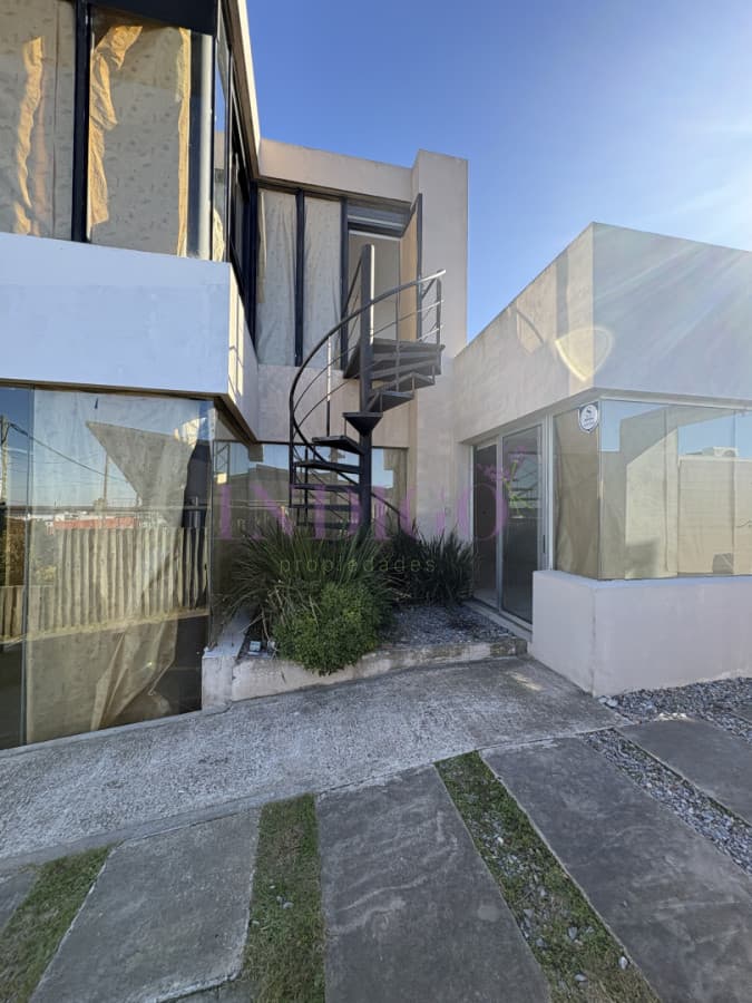 Alquiler de local con vivienda en Manantía  - Indigo Propiedades