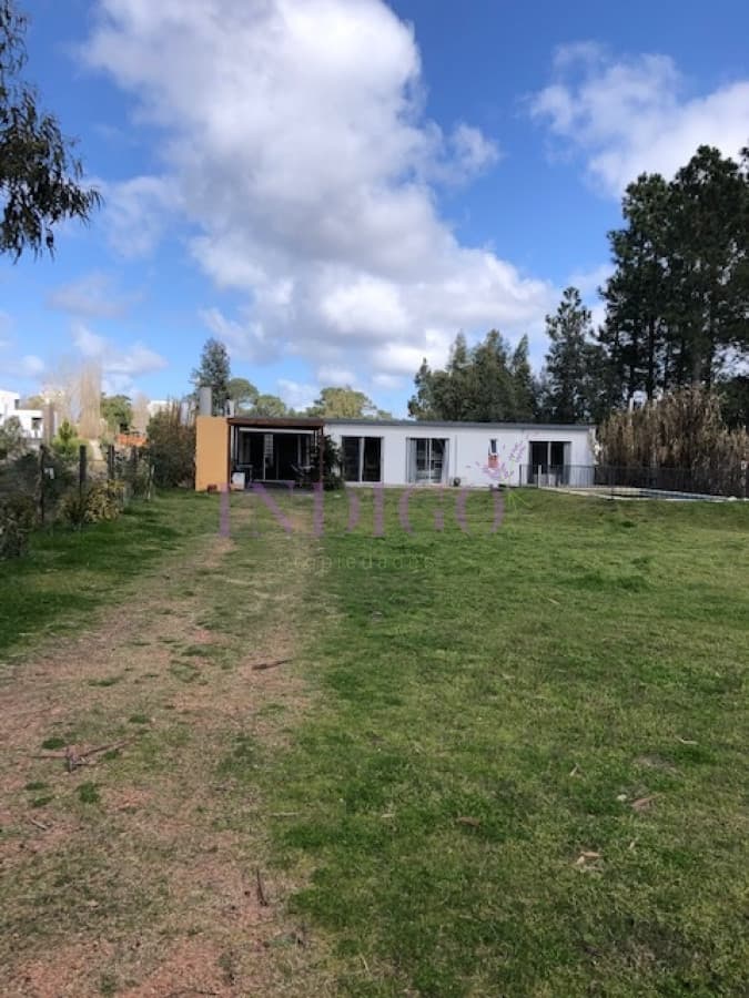 Oportunidad de terreno en venta  en  Barrio privado con mejora. - Indigo Propiedades