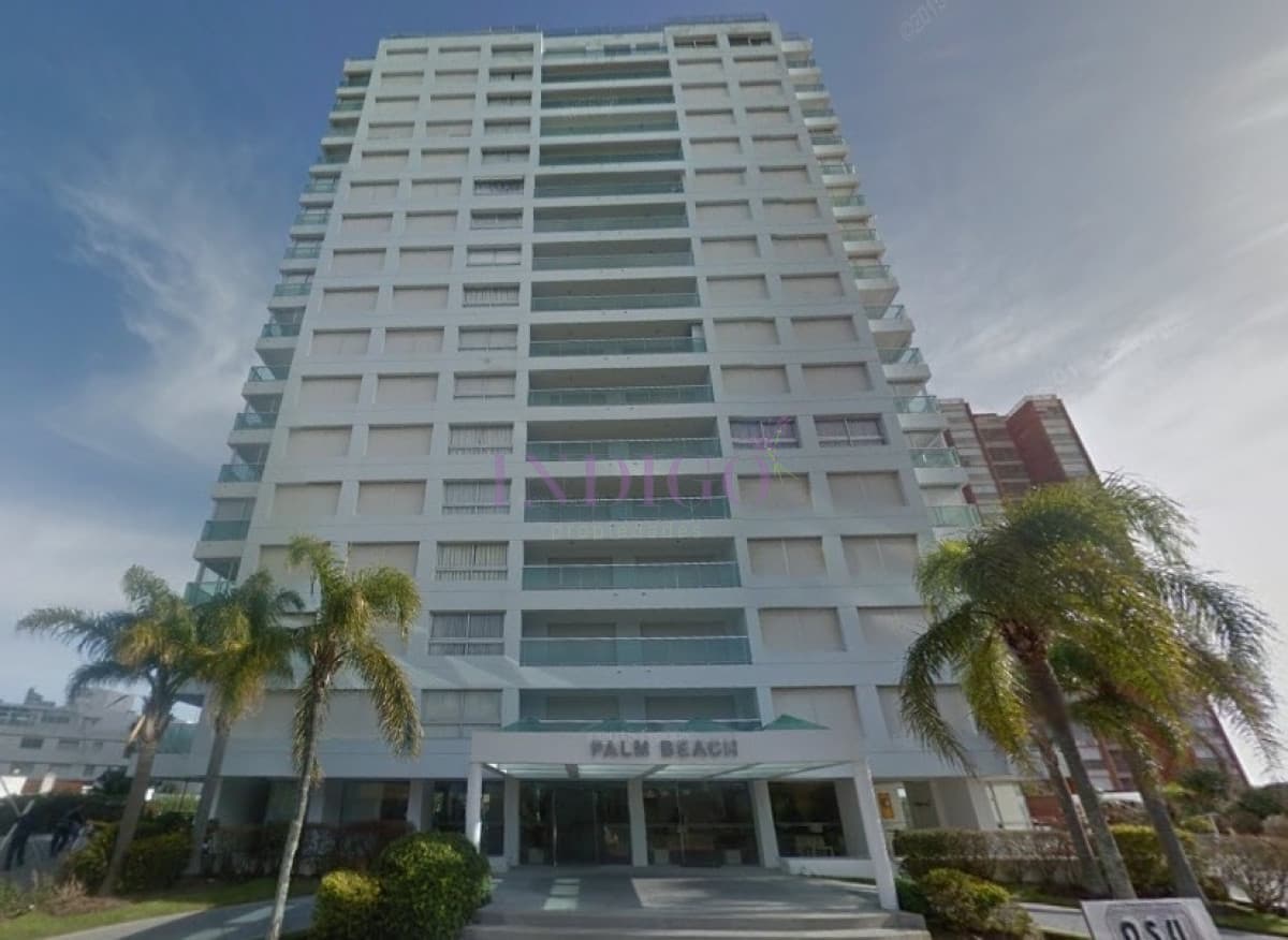 Muy buen Departamento en alquiler frente al mar en playa Mansa . - Indigo Propiedades