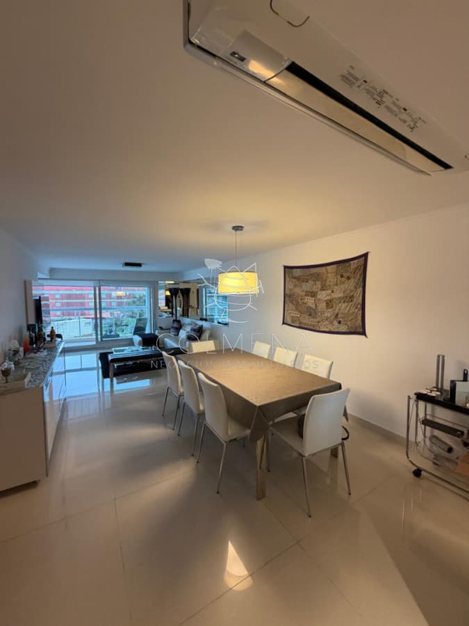 Apartamento a 100 metros del mar, primeras paradas Playa mansa
