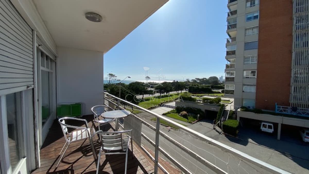 Apto de 2 dormitorios 2 baños, Balcon y cochera. en mansa con vista al mar.