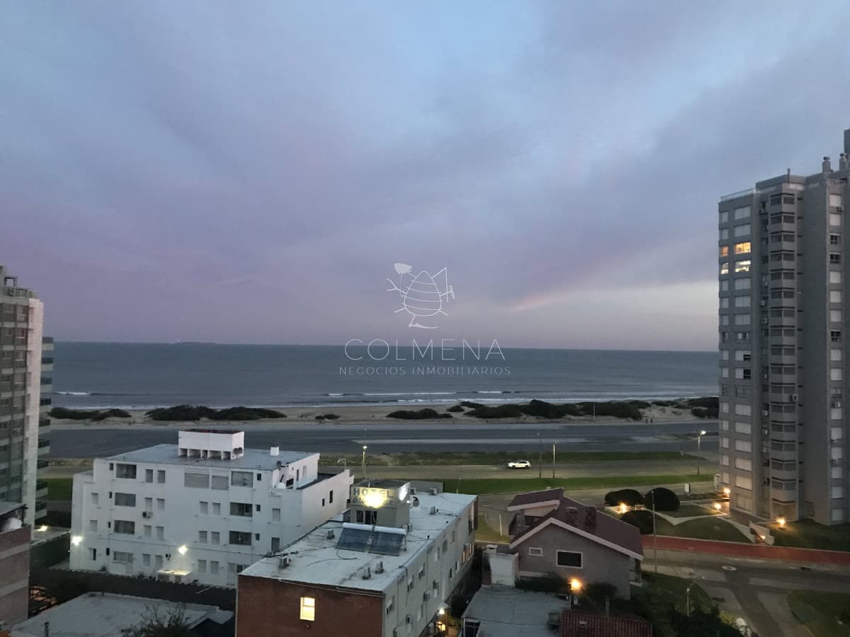 Espectacular penthouse de 2 dormitorios y completo en servicios
