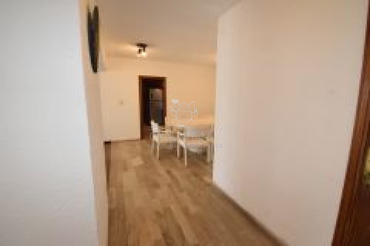 Apto en Peninsula, muy amplio en la mejor ubicación de Punta del Este , 3 dormitorios, 3 baños, dep. de servicio con baño, y Garaje.