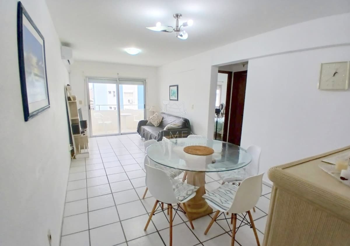 Apartamento 2 dormitorios, 2 baños , Balcón y cochera en Aidy Grill