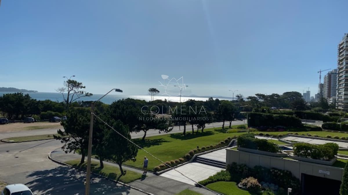 Apto de 2 dormitorios 2 baños, Balcon y cochera. en mansa con vista al mar.