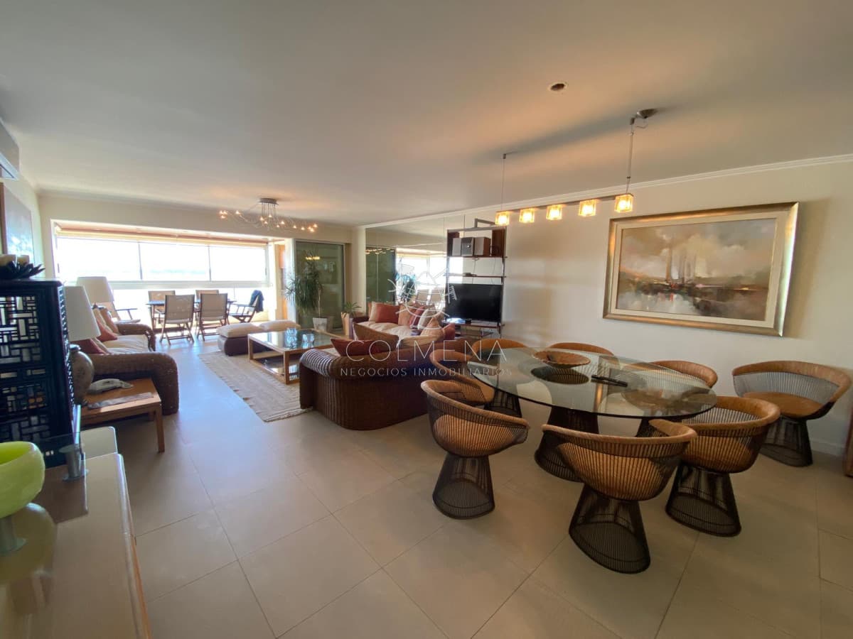 Apartamento con excelente vista plena a playa mansa