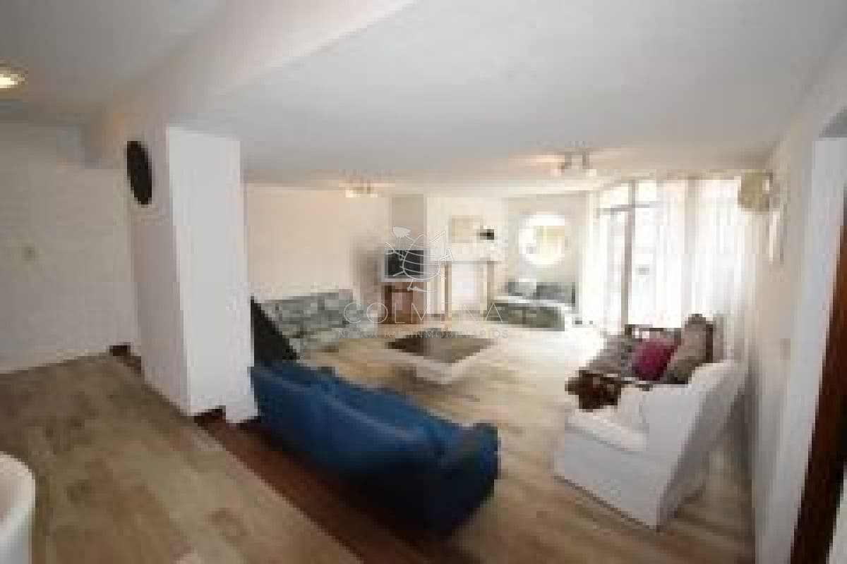 Apto en Peninsula, muy amplio en la mejor ubicación de Punta del Este , 3 dormitorios, 3 baños, dep. de servicio con baño, y Garaje.