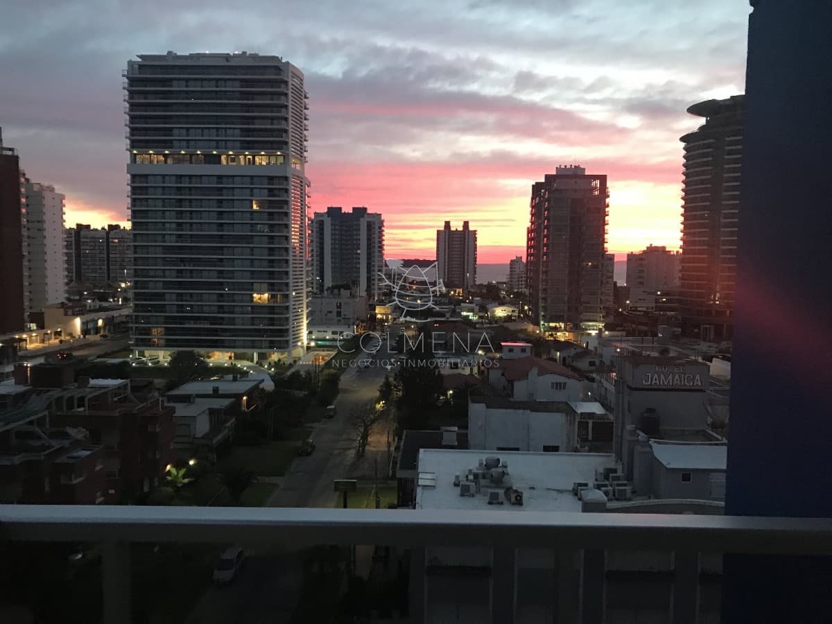 Espectacular penthouse de 2 dormitorios y completo en servicios