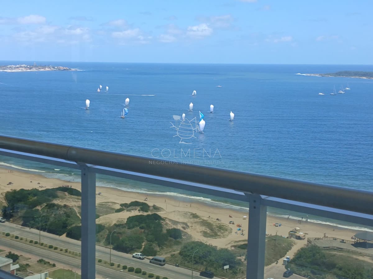 Espectacular planta con la mejor vista de la mansa.
