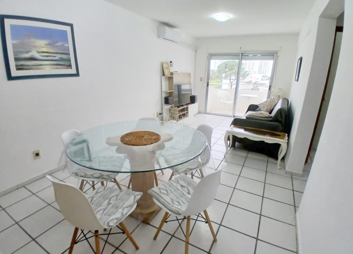 Apartamento 2 dormitorios, 2 baños , Balcón y cochera en Aidy Grill