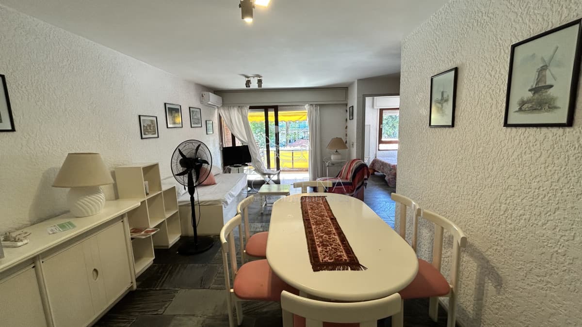 Apartamento 1 dormitorio y medio en plaza mexico