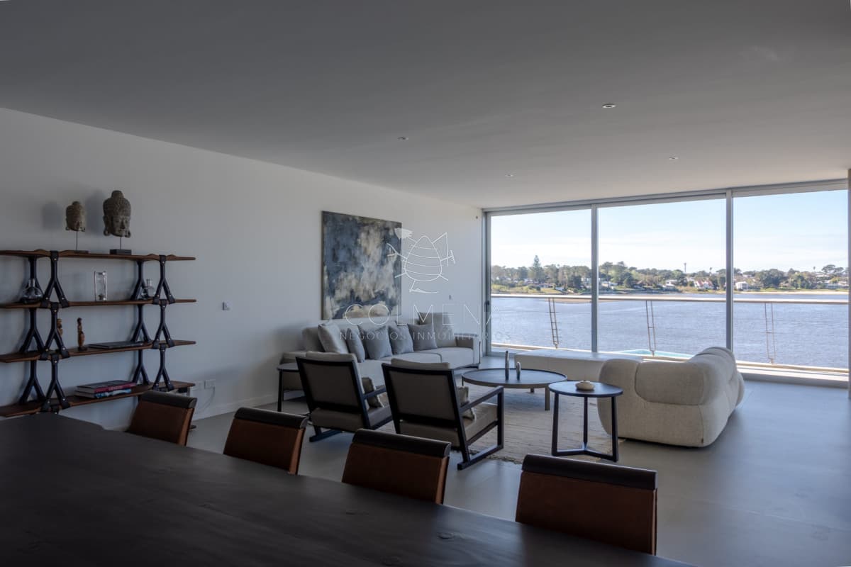 Apartamento sobre arroyo Maldonado y puente la Barra