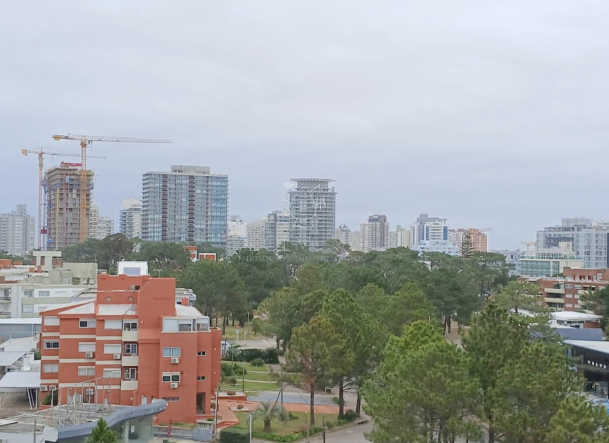 Apartamento 2 dormitorios, 2 baños , Balcón y cochera en Aidy Grill