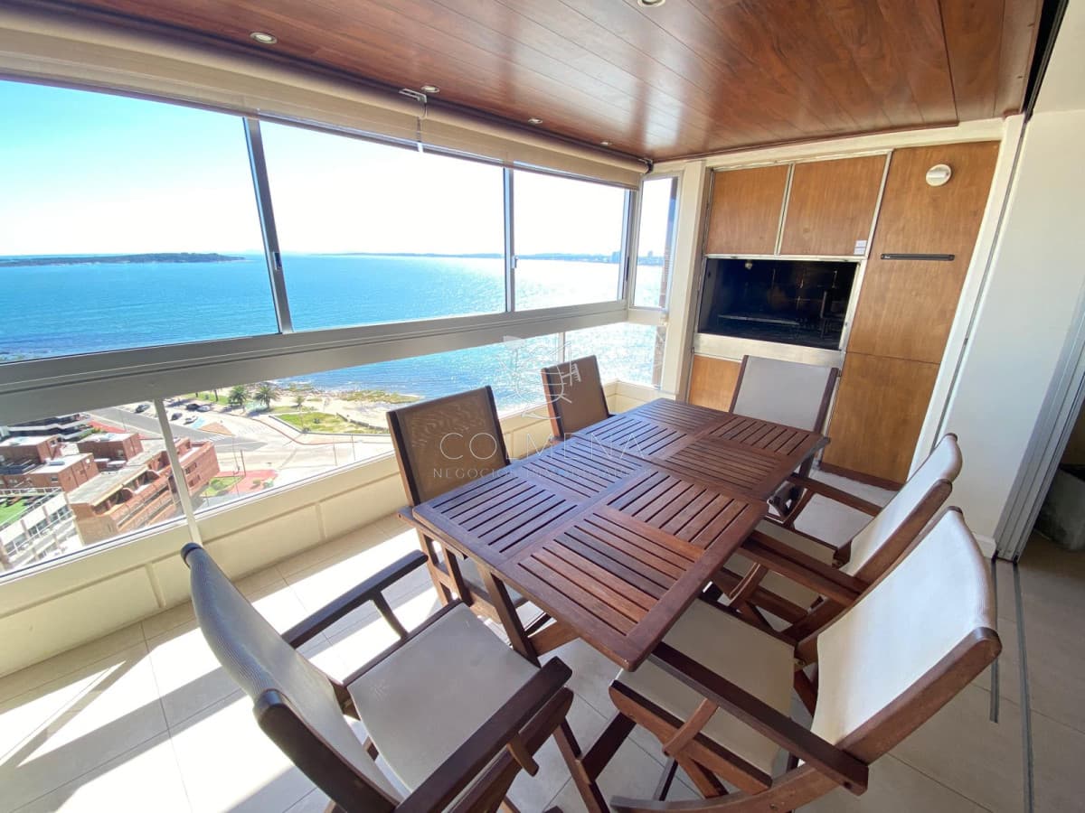 Apartamento con excelente vista plena a playa mansa