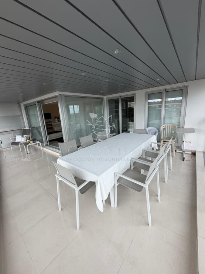 Apartamento a 100 metros del mar, primeras paradas Playa mansa