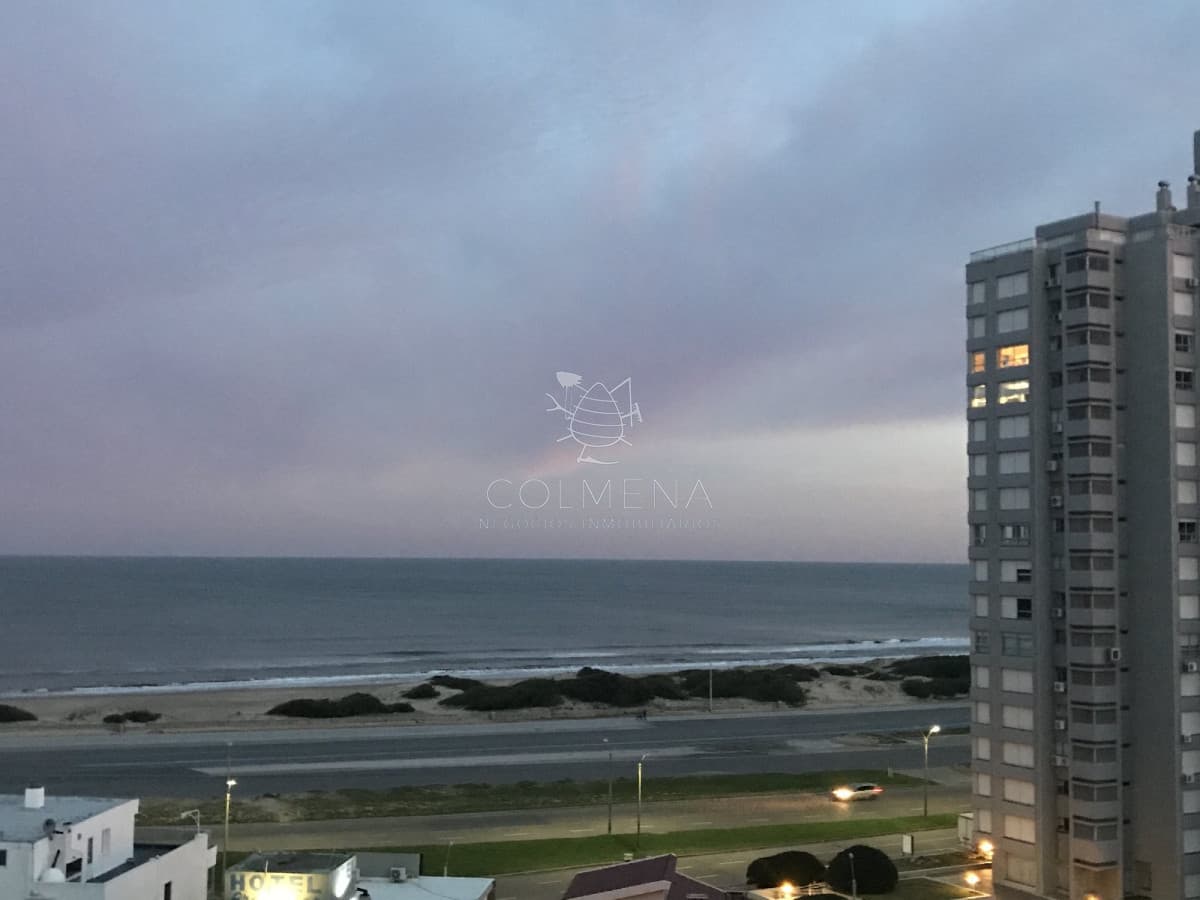 Espectacular penthouse de 2 dormitorios y completo en servicios