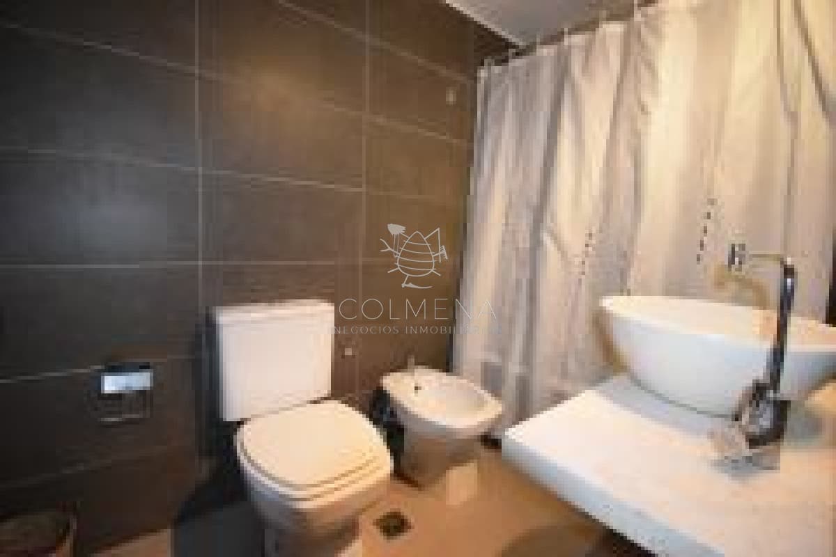 Apto en Peninsula, muy amplio en la mejor ubicación de Punta del Este , 3 dormitorios, 3 baños, dep. de servicio con baño, y Garaje.