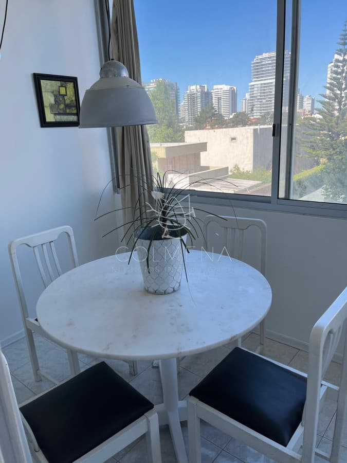 Apartamento en parada 4 de la mansa en edificio ubicado frente a la mansa.