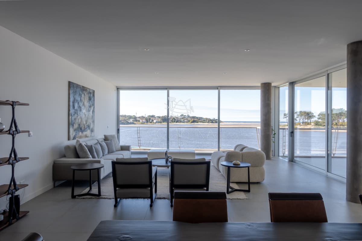 Apartamento sobre arroyo Maldonado y puente la Barra