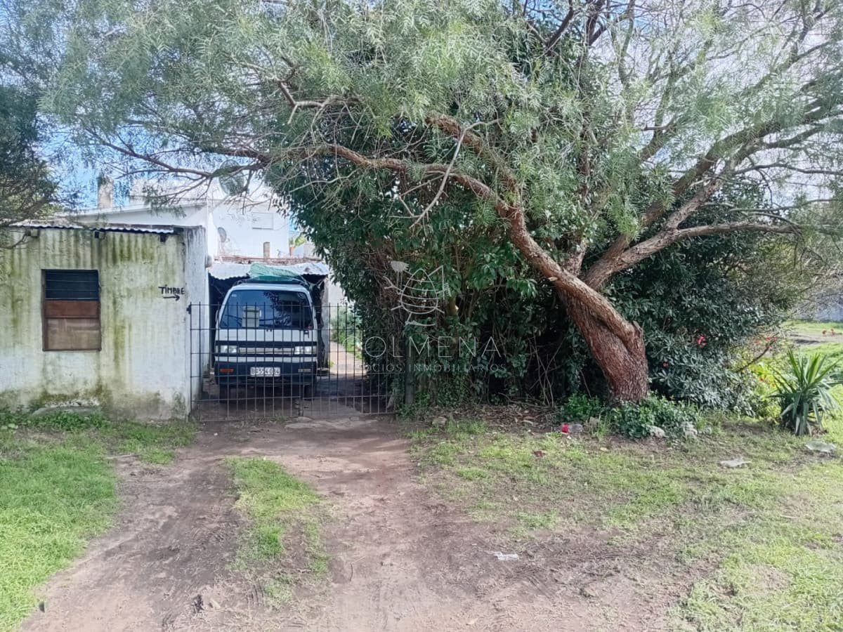Terreno cuenta con 3 apartamentos en Barrio Maldonado Nuevo - ideal para renta.