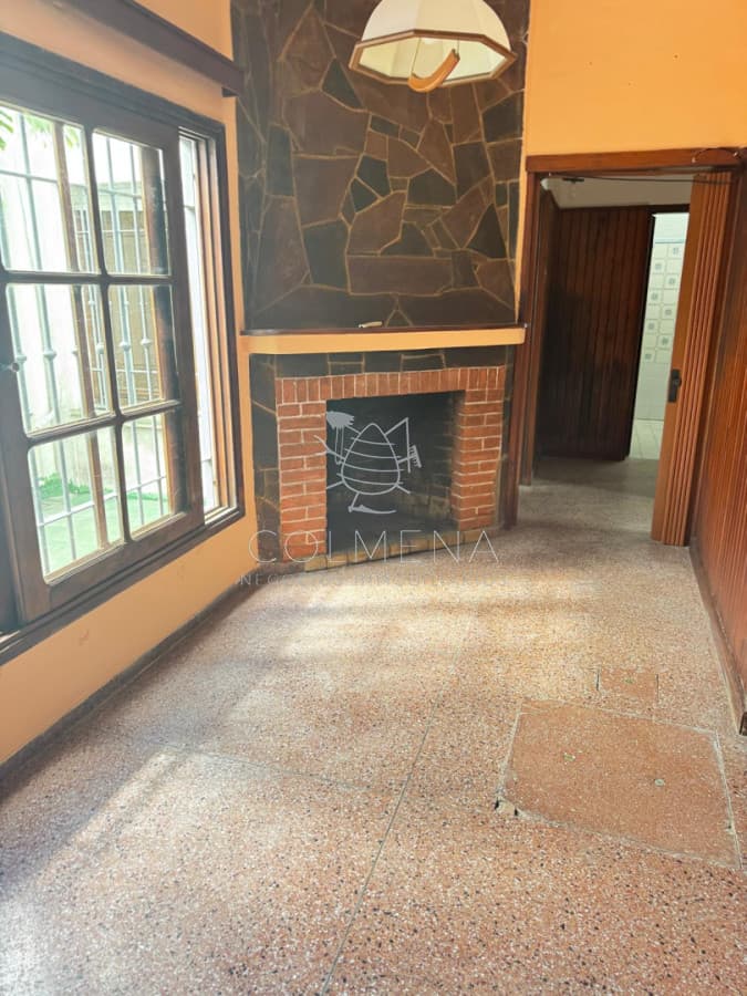 Casa en San Carlos se vende con renta muy bien ubicada cerca de avenida y centro comercial.